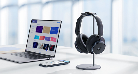 Noise-Cancelling-Kopfhörer im Büro für konzentriertes Arbeiten